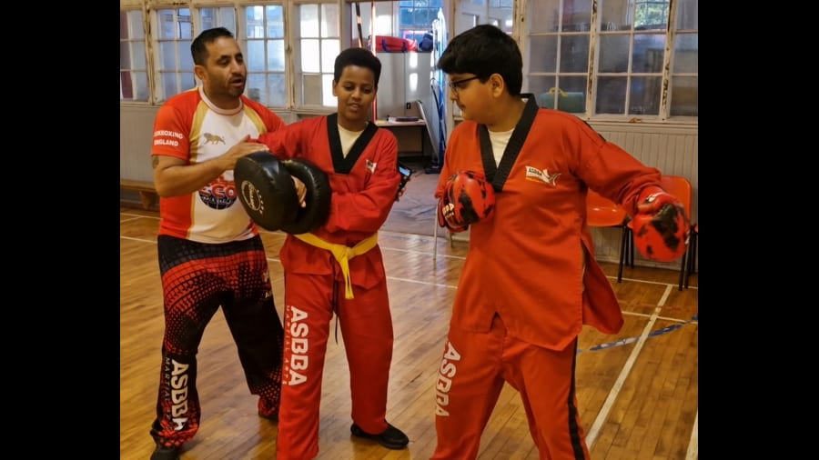 📢 Put Down the Phone & Step Into Action with ASBBA Martial Arts in Bartley Green and Winson Green! 🥋🔥